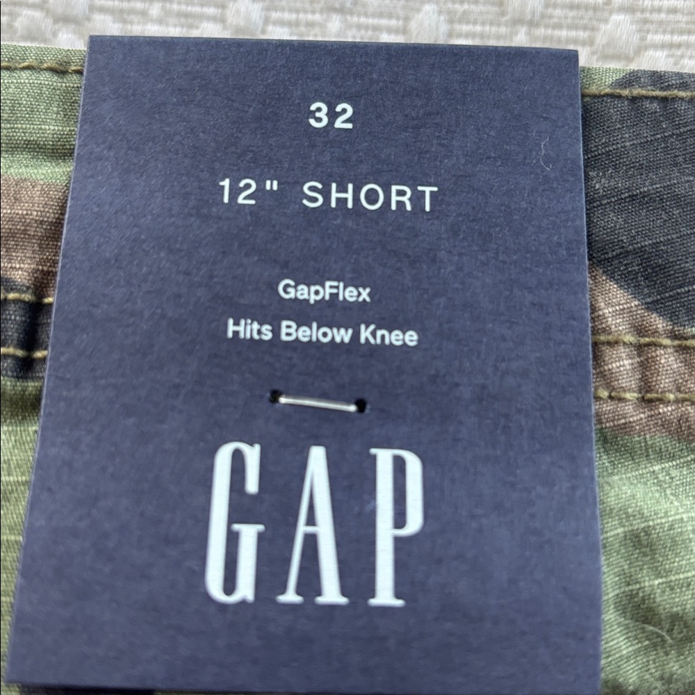 GAP Green Camouflage Cargo Shorts - Picture 10 of 10